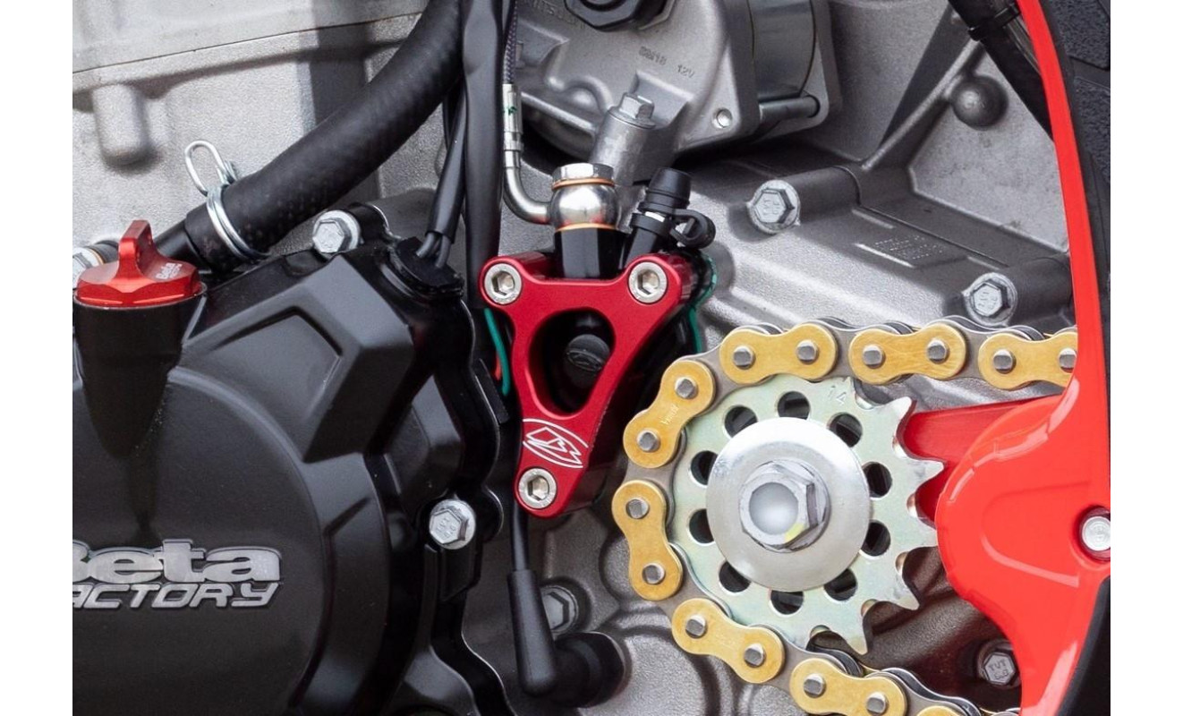 CLUTCH CYLINDER GUARD RR