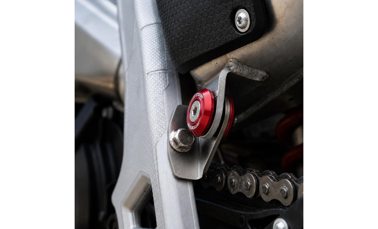 JITSIE UPGRADED RED SINCRO SILENCER BRACKET 