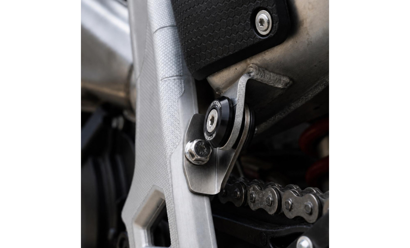 JITSIE UPGRADED SINCRO SILENCER BRACKET 