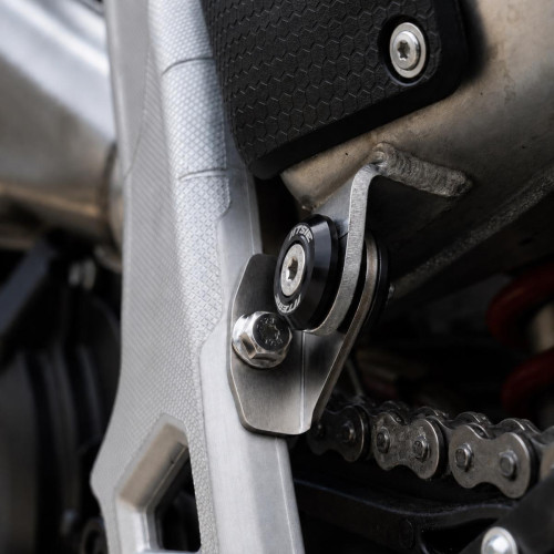 JITSIE UPGRADED SINCRO SILENCER BRACKET 
